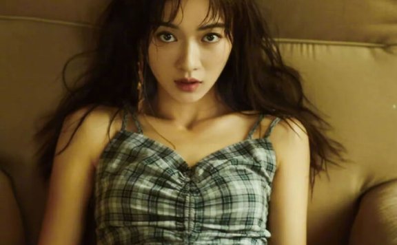 吴谨言《男人装》性感大片写真照片