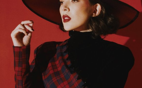 许玮甯十月封面大片 摩登气场诠释美丽无罪