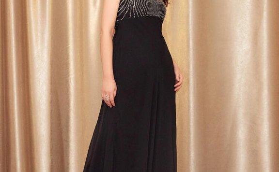 闫妮出席中国金鹰电视艺术节,黑色长裙妩媚优雅