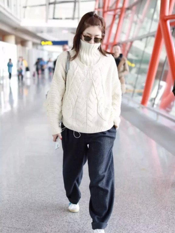 江疏影穿毛衣,甜美活泼似少女,快来学学她的穿搭经