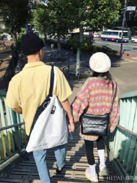 26岁金泫雅的两套私服,让她少女感十足