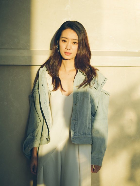 张小斐一个喜剧界的时尚Girl,玩转街拍私服,网友:妆容完美