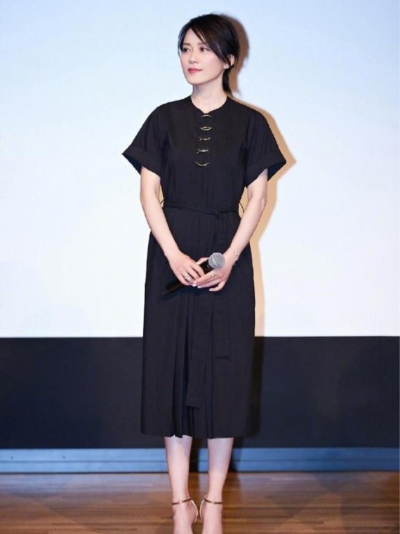 俞飞鸿简单黑白色就穿出了高级感,气质别人模仿不来