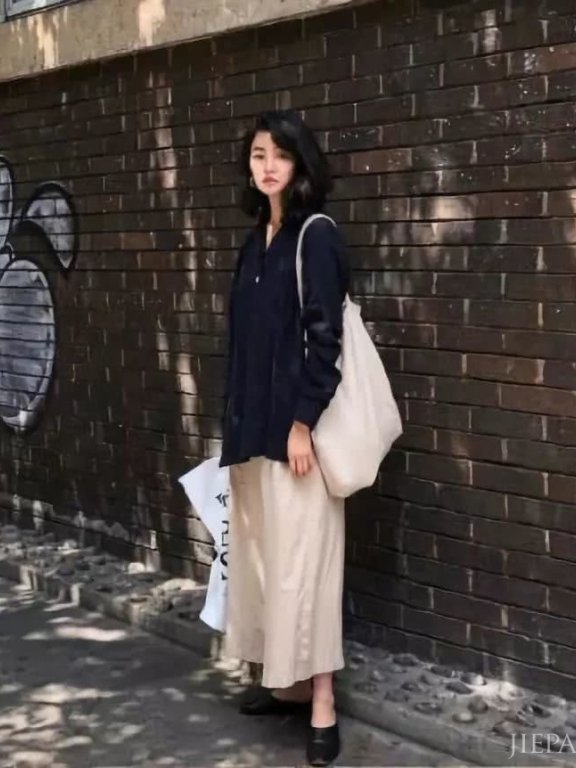 中性西装配偏分短发是绝配,复古风不好演绎,能撑起来的都是有颜值的小姐姐