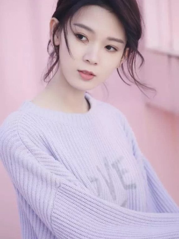 各路女星偏爱薰衣草紫,刘雯霸气赵丽颖可爱,唯独不出名的她最美