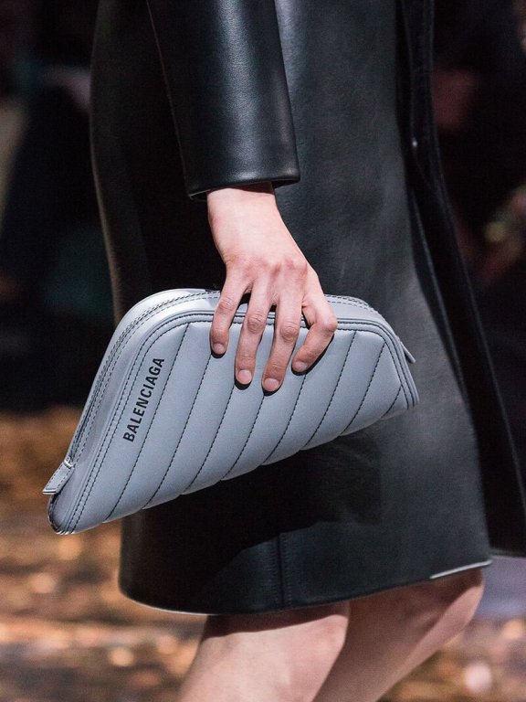 “包治百病 ”——时装周上“特别”的包包都在这里了