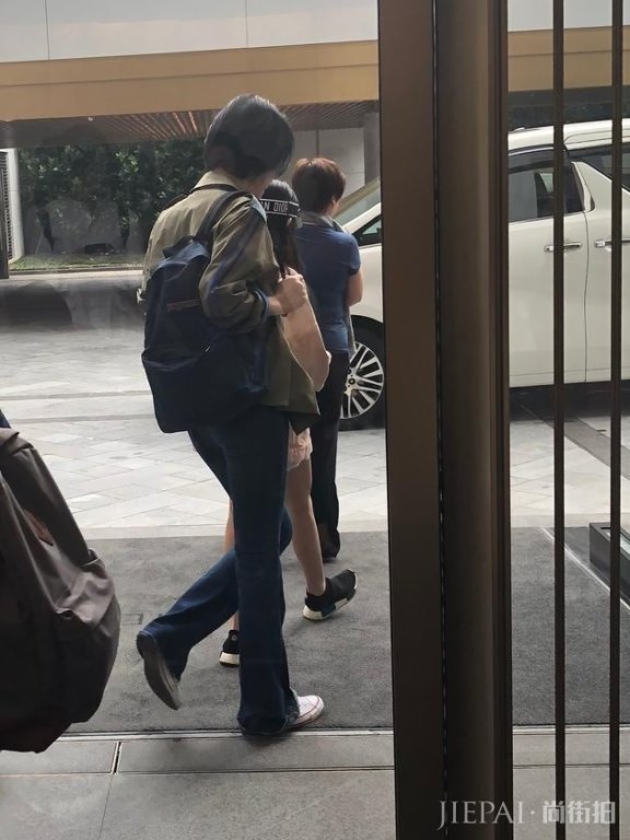 李嫣闺蜜才是真的白富美,王菲住5000一晚的酒店都被嫌弃