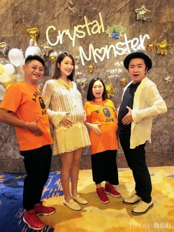 李亚男挺孕肚 为闺蜜苟芸慧助阵当伴娘