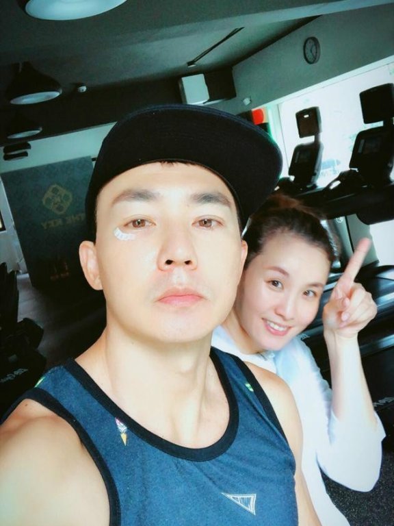 刘畊宏发文纪念结婚19周年:很幸运19年前遇见你