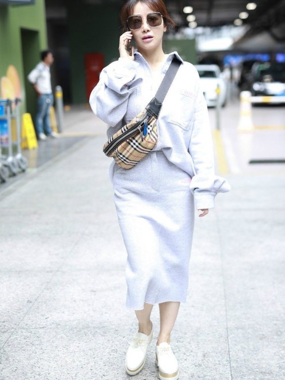 40岁陈紫函包臀现身机场，网友：这才适合女生的正确打开方式！