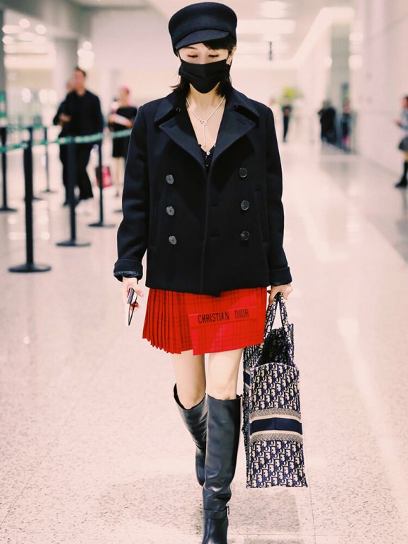 王子文示范矮个子穿搭,机场小红裙甜到炸,菜篮子太抢镜