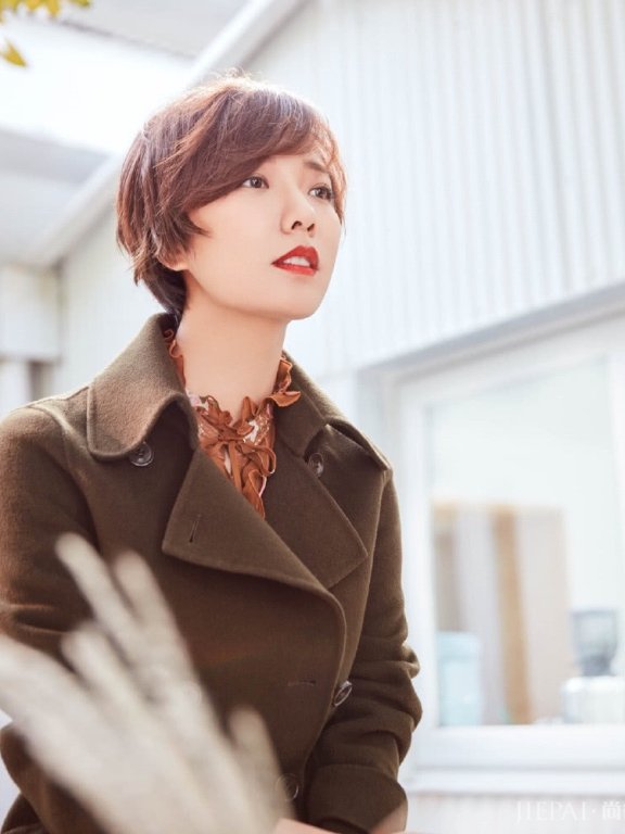 王珞丹短发归来,秒变气质女神