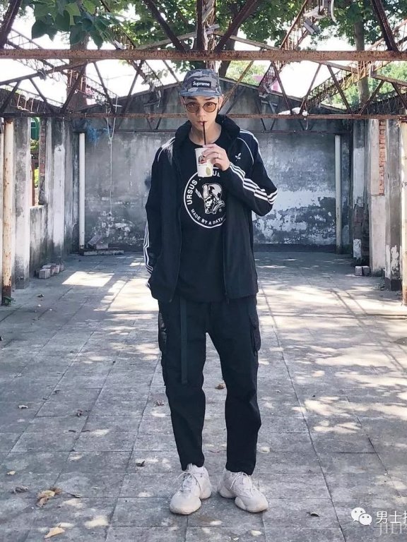 潮男看过来 用万年不淘汰的黑色单品来拯救你的秋冬穿搭