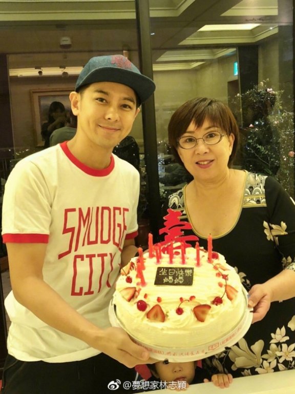 林志颖为母亲庆生被误认为姐弟,原来年轻可以遗传!