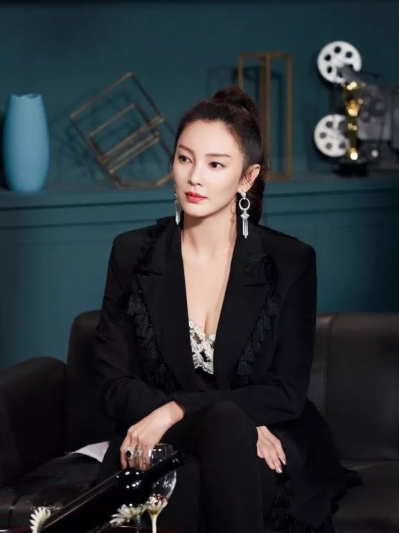 张雨绮，社会你绮姐，人狠真会穿