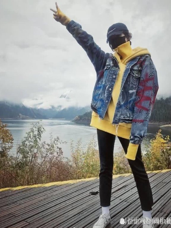 古力娜扎穿牛仔外套,少女感爆棚