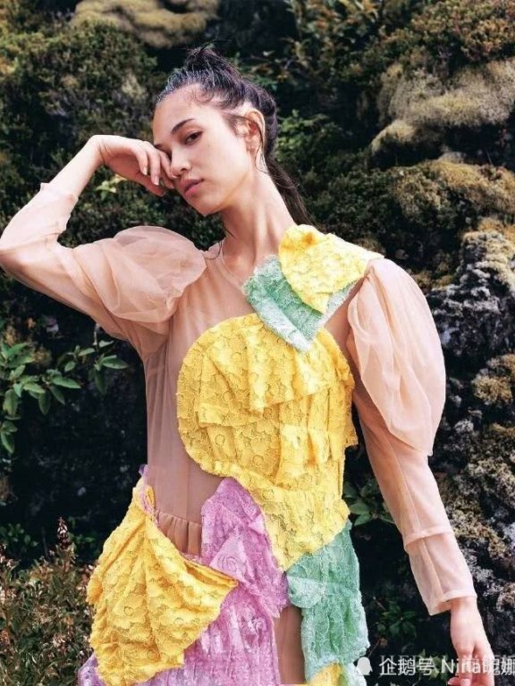 水原希子秋冬刊,奇形怪状的衣品,还好真人HOLD的住