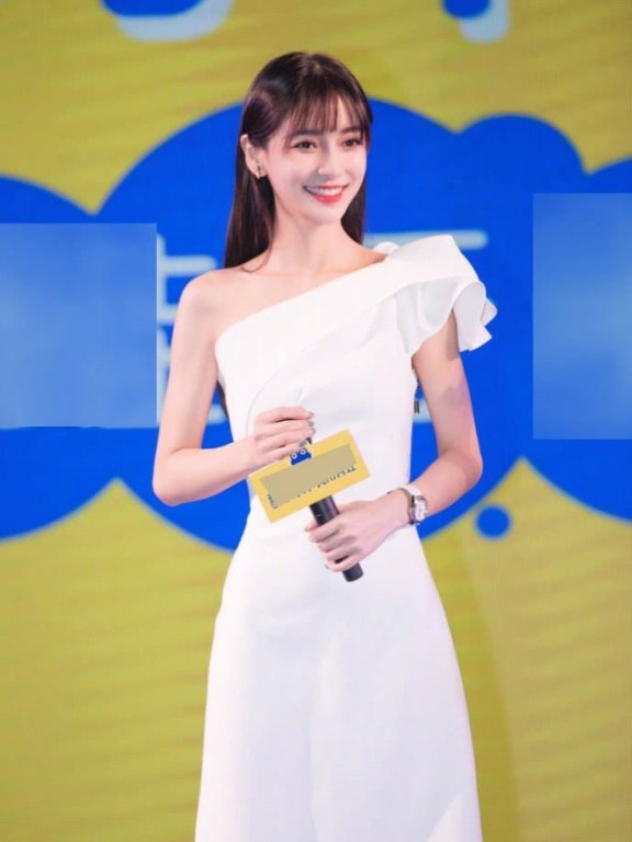 又被杨颖新造型美到了,穿白裙留刘海,竟清纯得像个小仙女