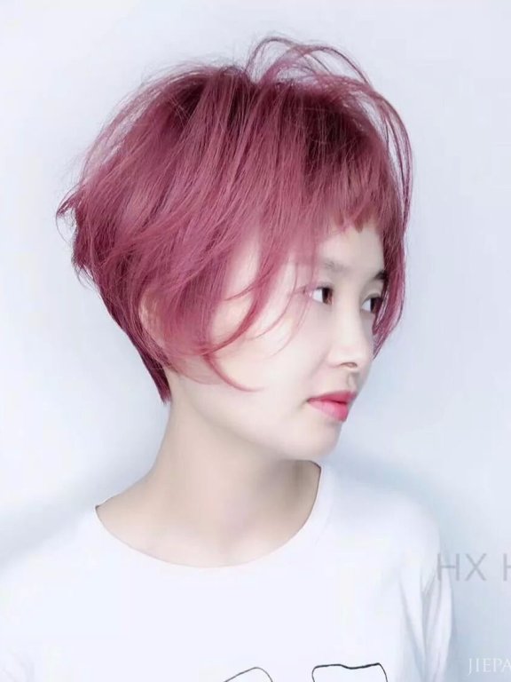 秋天给自己剪个“半额头”短发吧，轻松变女神