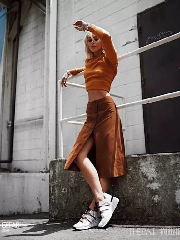 不知道用哪款鞋来搭配你的半身裙?来看看街拍女生们的示范吧