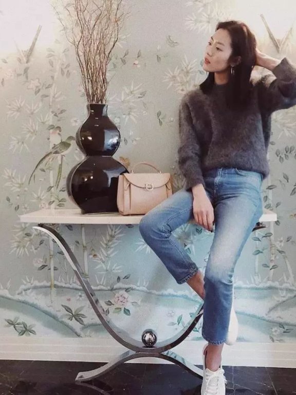 大表姐刘雯随便一拍都是大片?其实拍照上镜是有技巧的!