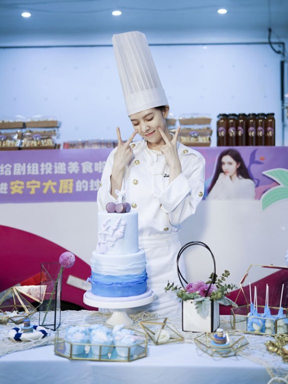 宋妍霏生日当天喜获华鼎奖提名 新锐演员敬业努力并重前行