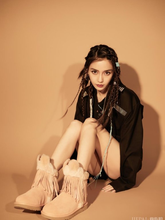 Angelababy脏辫野性十足 打碟变身嘻哈rapper