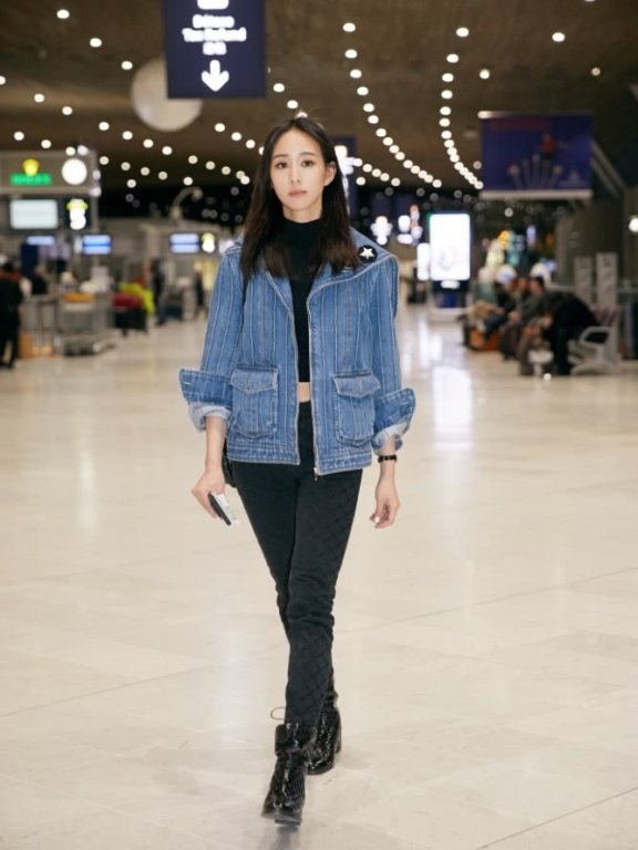 张钧甯演绎秋季基础穿搭,牛仔衣搭休闲裤照样穿出好气质