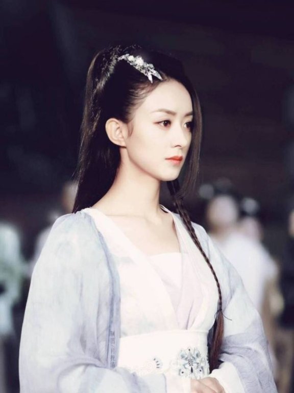 赵丽颖美呆了,一身粉色连衣裙搭配秒变18岁少女