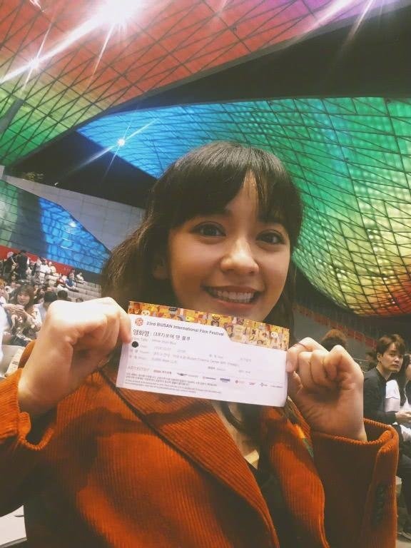 太拼!元气女星陈意涵怀孕还穿抹胸恨天高