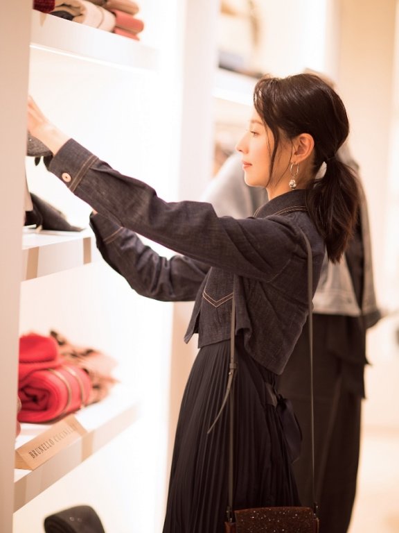 董洁出席品牌活动造型曝光 秋冬搭配气质典雅