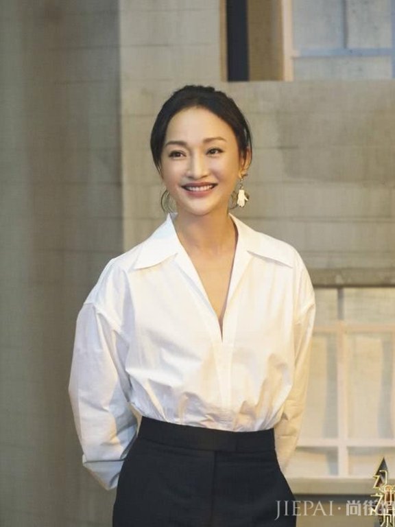 45岁周迅只靠演技傍身?原来女神也担心年龄和衰老,原因太心酸