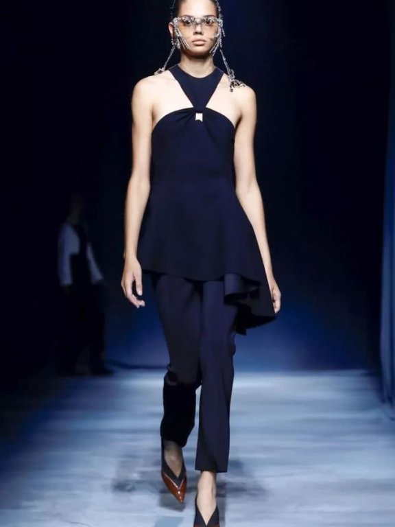 穿上这件Givenchy,你是来打胜仗的