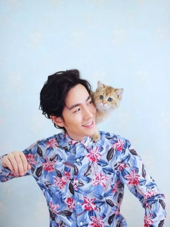 朱一龙真会玩 喜欢用这些时尚配饰狂撩粉