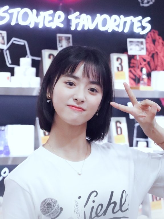 沈月剪了波波头,造型美出了新天际,秒变漫画少女
