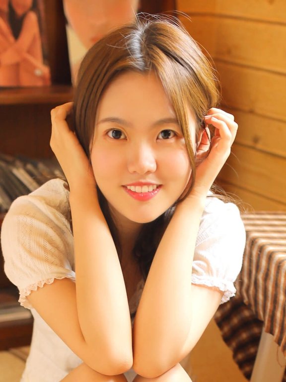 在卧室里的性感美女唯美写真图片