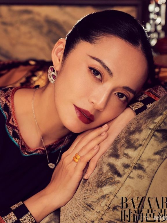 姚晨登《时尚芭莎》十一月刊封面