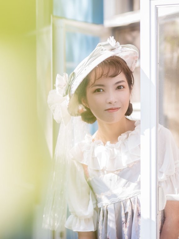 甜美优雅的少女复古写真照片欣赏