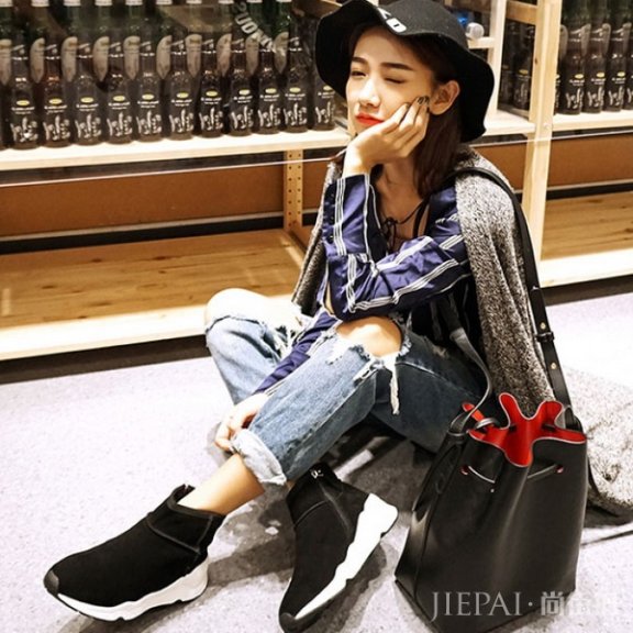 时尚出街必备,今年流行这些雪地靴