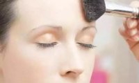 怎样化底妆又白又透 教你画出清新通透的底妆