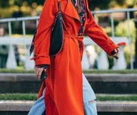 千万别再穿一身黑了,今年最流行的大衣长这样!