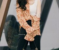 32岁杨幂撞衫37岁全智贤,气质却差太远!