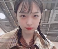 24岁崔雪莉晒美照,两套私服甜美又帅气,秒变“蜜桃女孩”