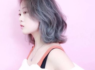 秋季最流行的“鱼尾烫”发型，让你变时髦，还有气质!