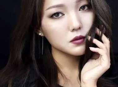 气质满满的高阶烟熏妆,美妆控们跟着一步步学起来吧