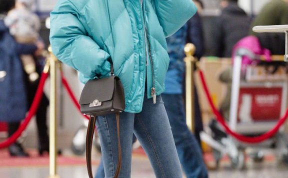 李沁破洞裤穿出“小鸟腿”，就没啥优点了！