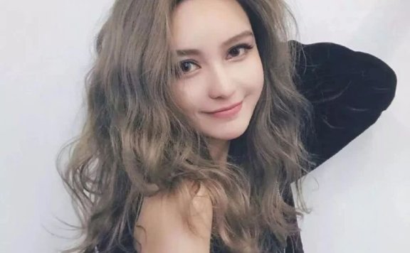 周扬青和杨冥长的有点像？但你更喜欢谁的穿搭呢？