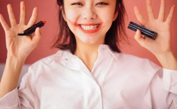 谭松韵口红上热搜?可爱指数爆表实力圈粉,秋冬最佳色号原来是这个!