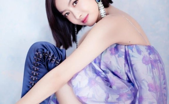 宋茜剪了齐肩短发,衣服品味直线上升,这款波波头短发发型没爆了