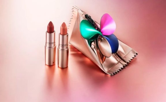 买了一堆化妆品,竟然只是为了这只化妆包